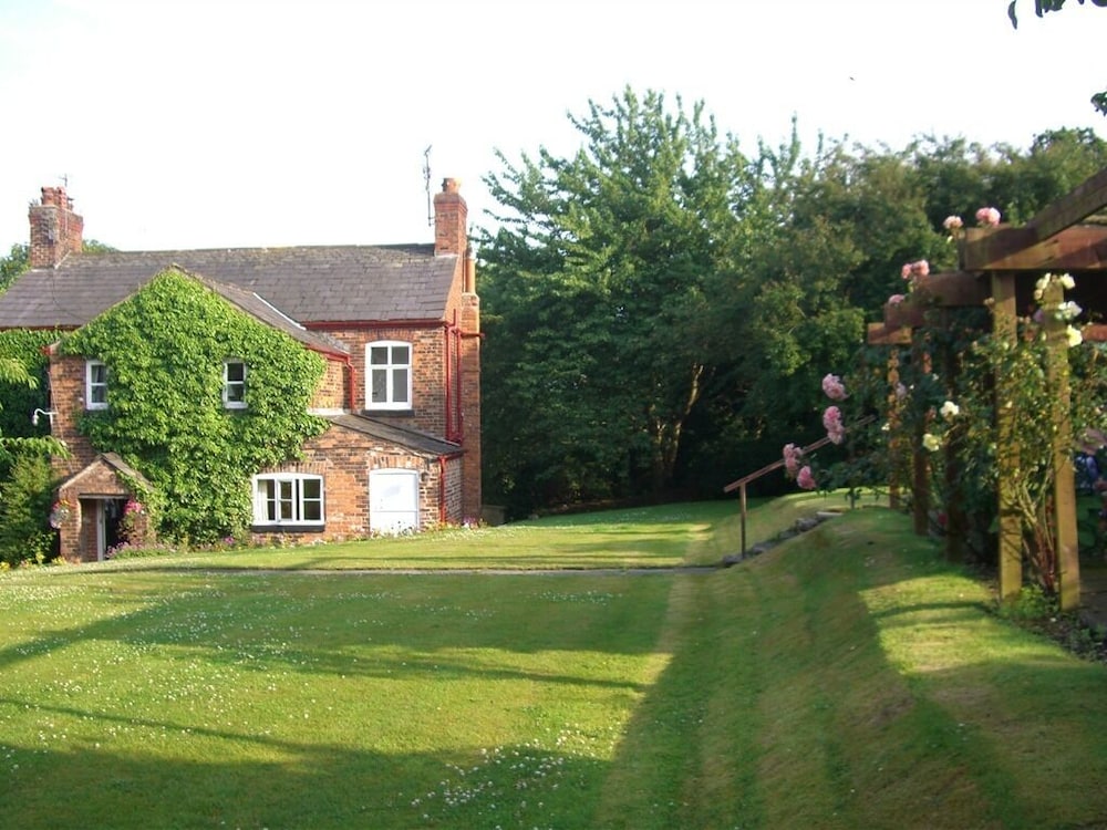 Altrincham Vacations - Ash Farm Country Guest House - Property Image 31