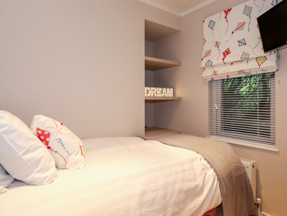 Loubi's Lakeside Lodge