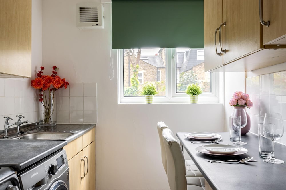 Beautiful 1 Bedroom Apartment With a Garden in Fulham