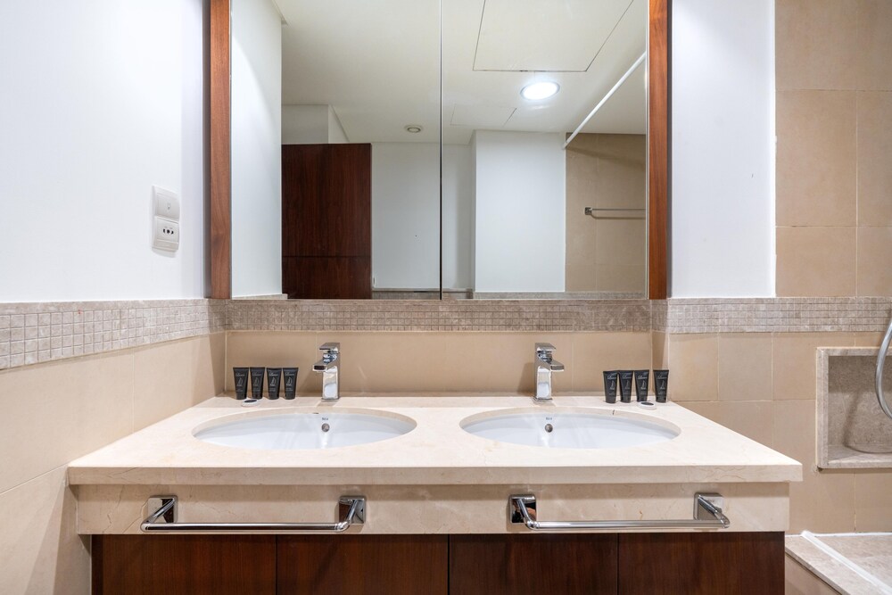 Vacay Lettings - Burj Vista Tower 1