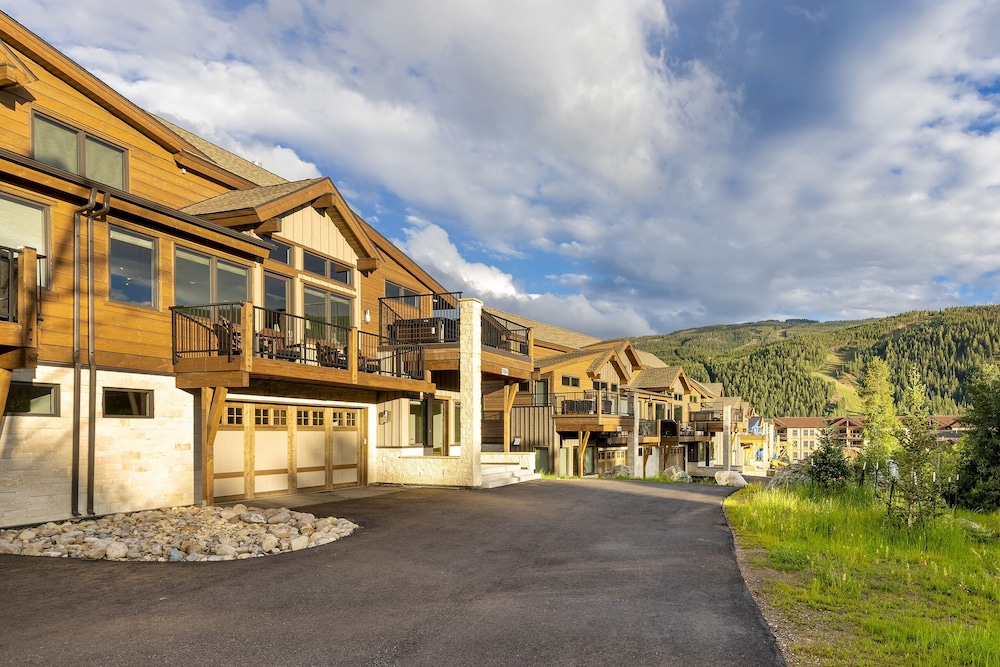 184 Caravelle Drive