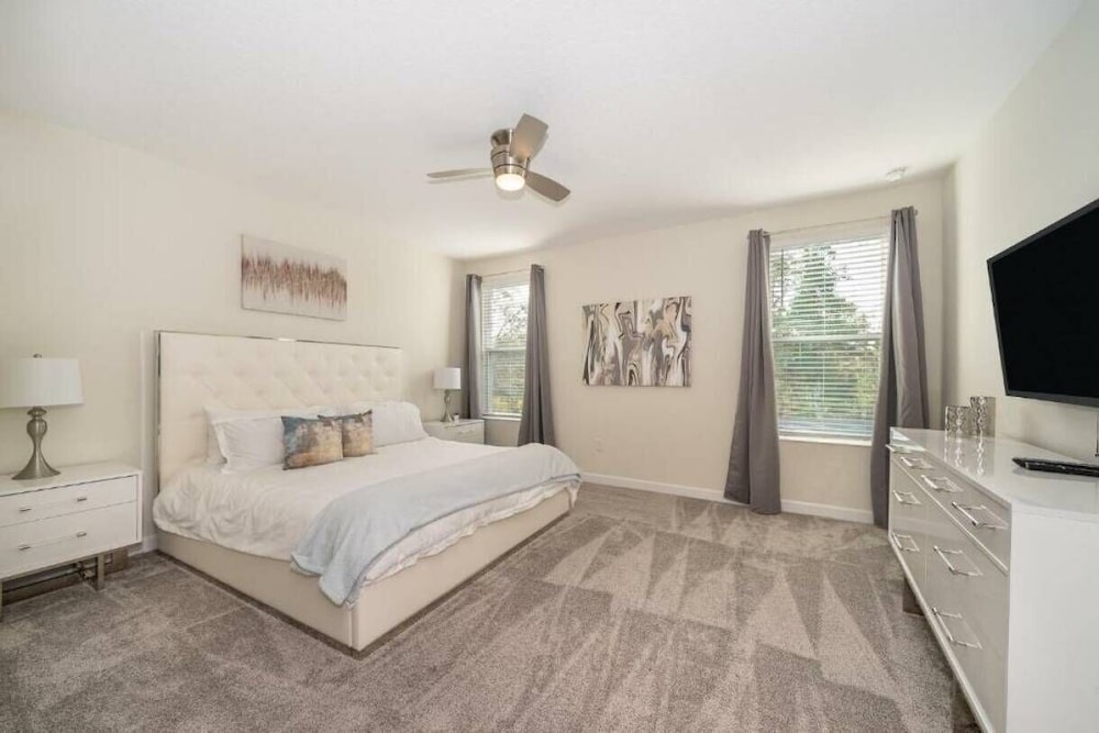 Sleeps 17 - Luxury 6bdhome With Pool Storey Lake
