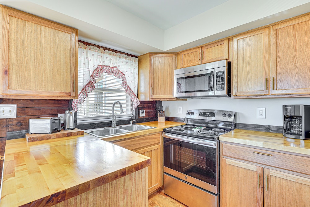 Walk to Beach: Duplex in North Topsail Beach!