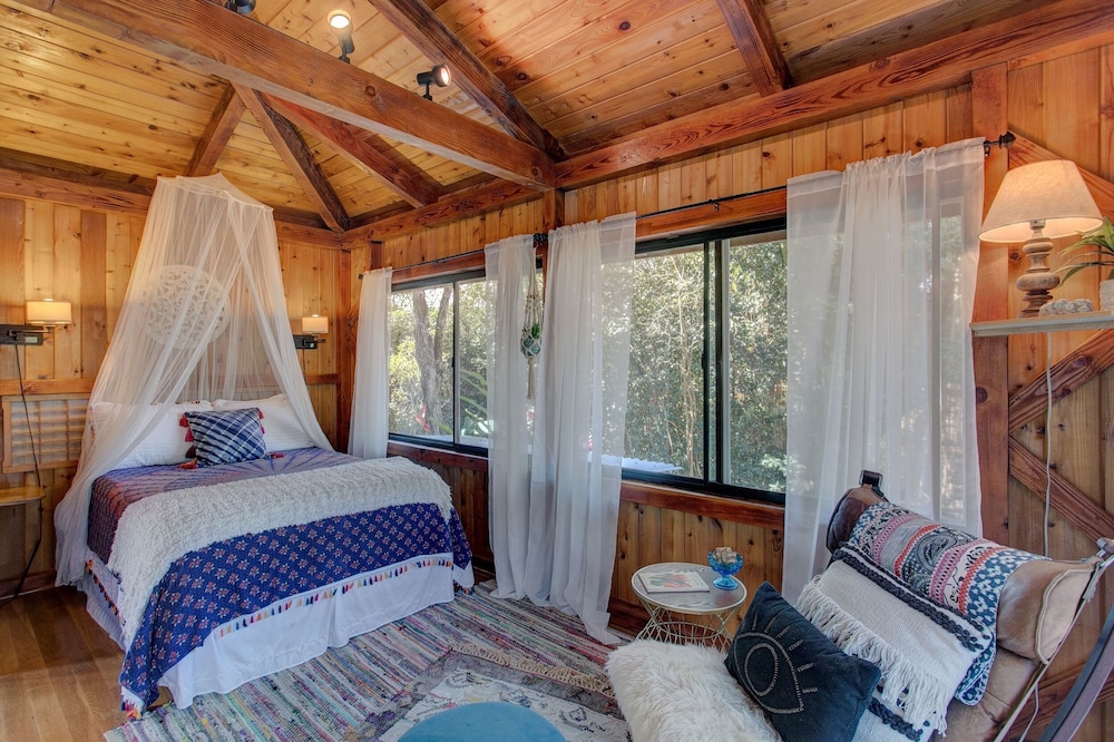 Peace Of Paradise 1 Bedroom Cabin by RedAwning view 3