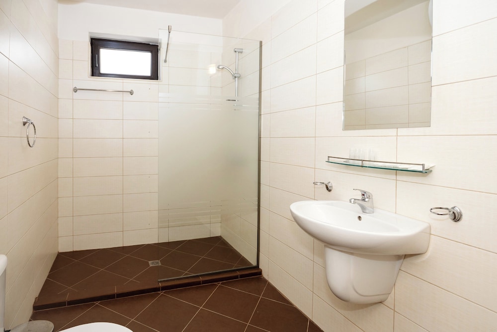 New Line Village Apartments, up to 4 Guests