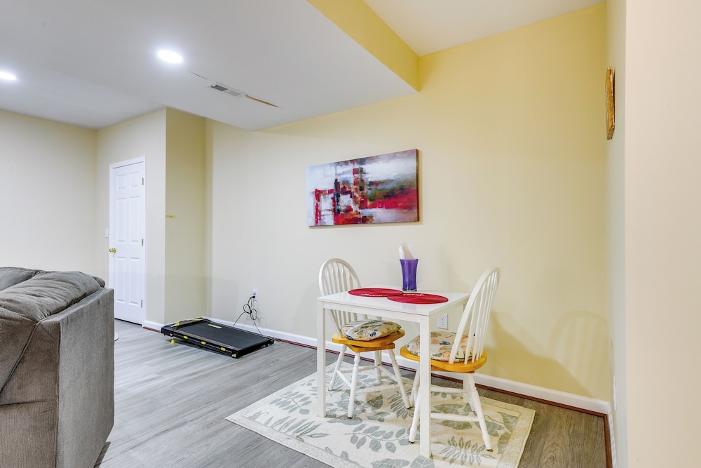 Pets Welcome! Cozy Family Apartment in Sterling