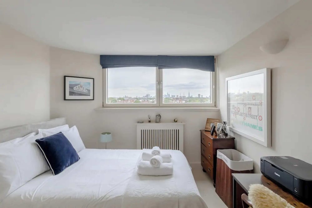 Scenic Riverside 2BD Flat - Chelsea