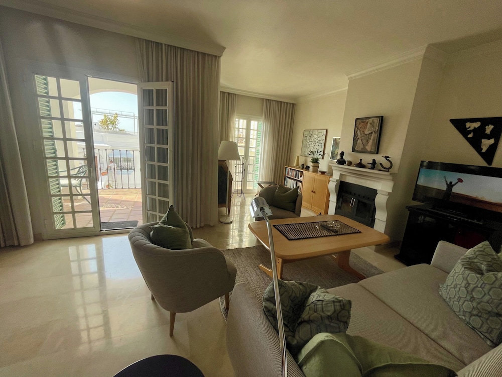 Marbella - House - Sleeps 4 - Pool - Parking