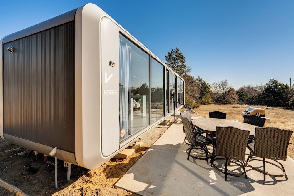 8 Mi to Lake Access: Futuristic Capsule Hideaway!