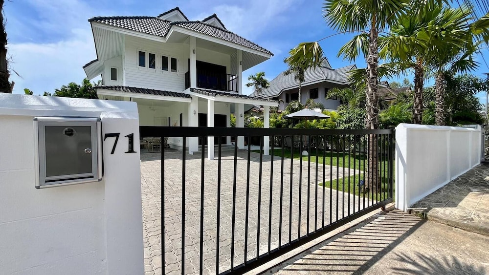 Khaolak Pool Villa With 3 Bedrooms