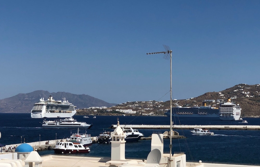 Roofs of Chora, Townhouse with Rooftop Pool - Adults Only view 4