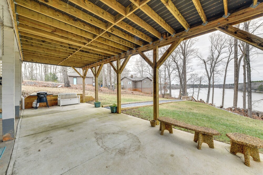 Lakefront Retreat w/ Dock, Patio & Grill in Bracey