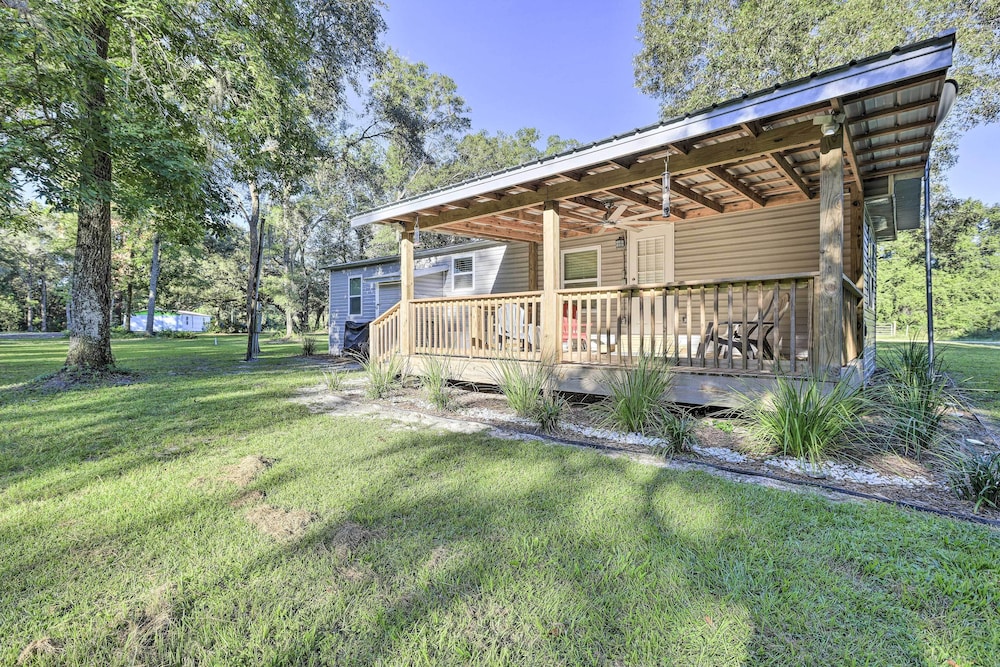 Updated Home Near Manatee Springs State Park!
