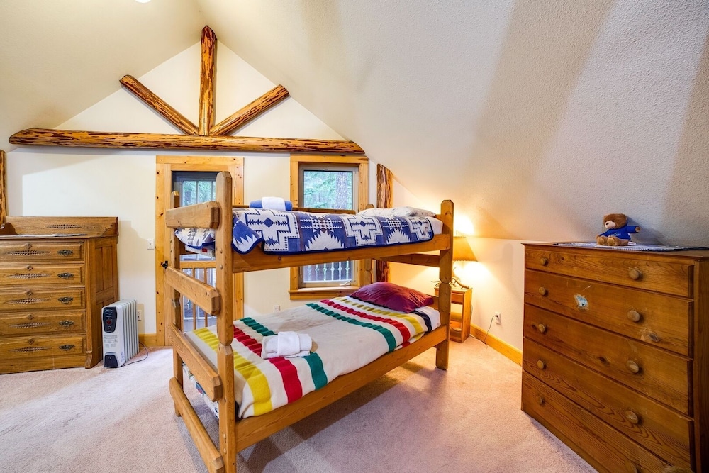 25sl - Hot Tub - Bbq - Pets Ok - Wifi - Sleeps 6 1 Bedroom Home by RedAwning