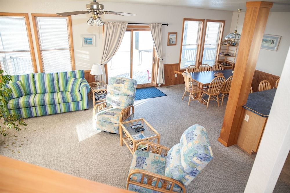 Skate Away 3 Bedroom Cottage by RedAwning