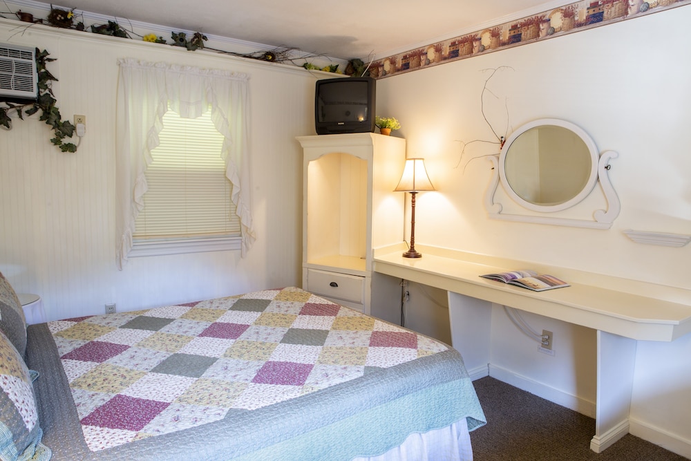 The Chimney Rock Inn & Cottages