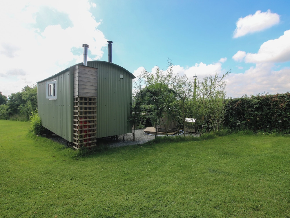 Aston - Shepherd Hut