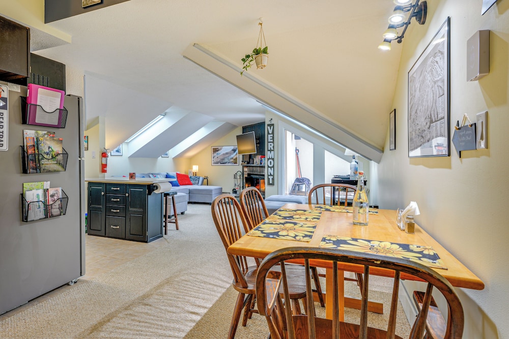 Walk to Mount Snow Resort: Unit w/ Pool & Hot Tubs