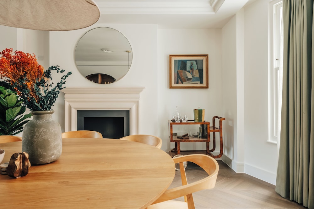 Claridge House by SLO
