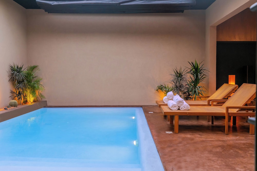 Portal Chalets With Private Pool-Al Arid