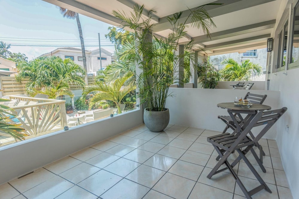 Relaxing Central Bright Shared Pool Garden