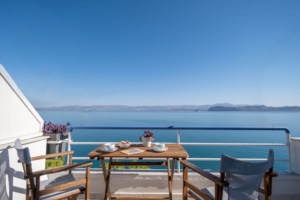 Meli Apartments & Villas