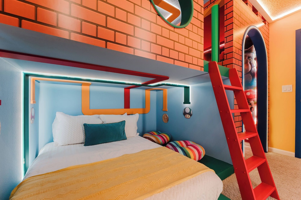 Themed 6BR Solara Near Disney Pool Summerkitchen