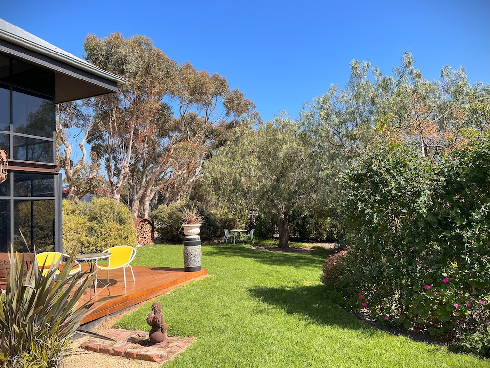 Old Chaff Mill Retreat - - luxury vineyard accommodation