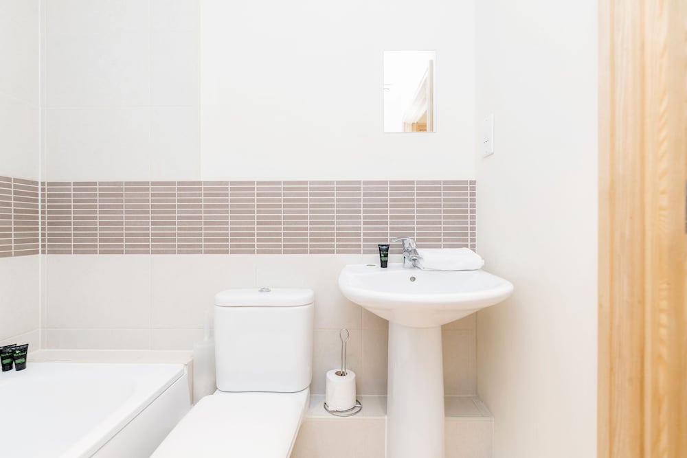 Guildford Vacations - Roomspace Apartments -Westnye House - Property Image 7