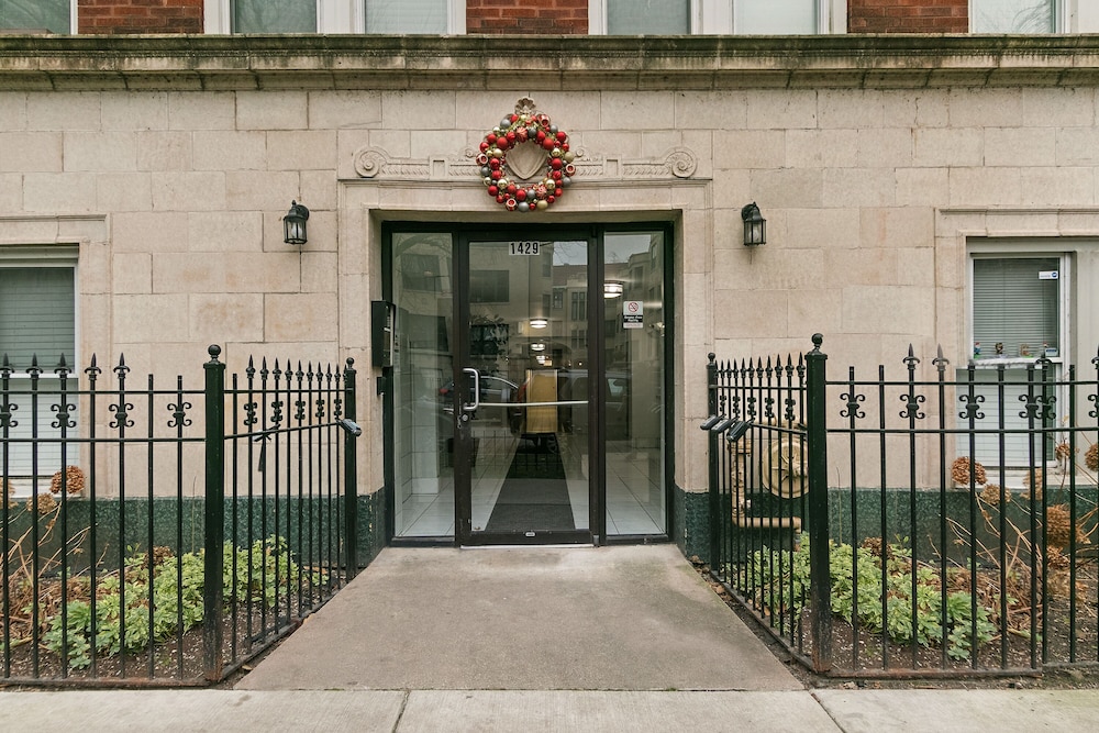 Studio Superb Apt Near Loyola University - Image 2