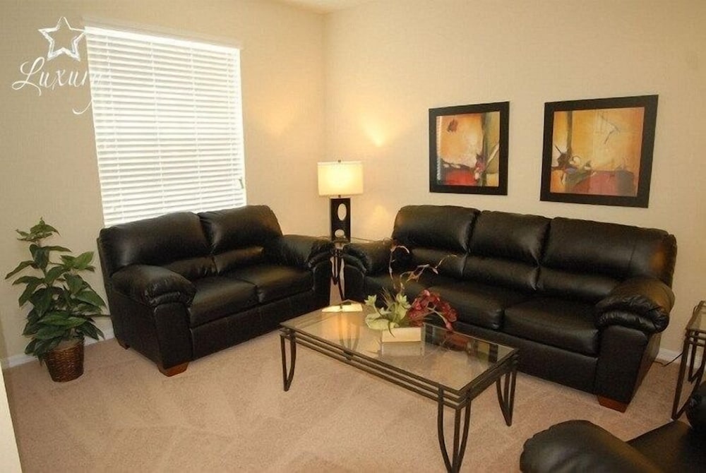 Beautiful Renovated 6 Bed Pool Home 6 Bedroom Home by RedAwning