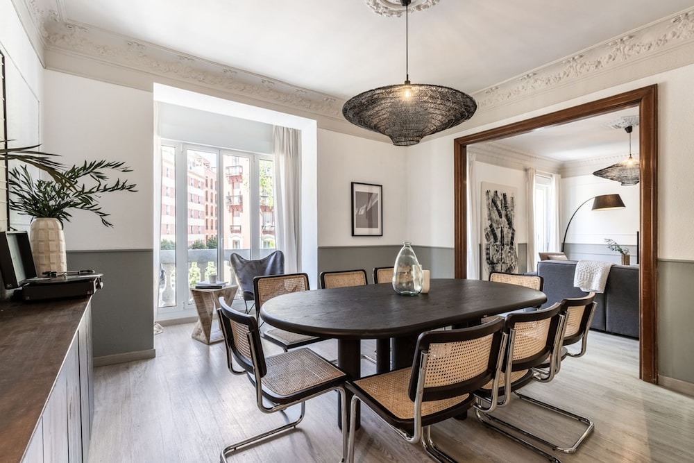 Zambrano - 4 Bedrooms and Office in Trafalgar