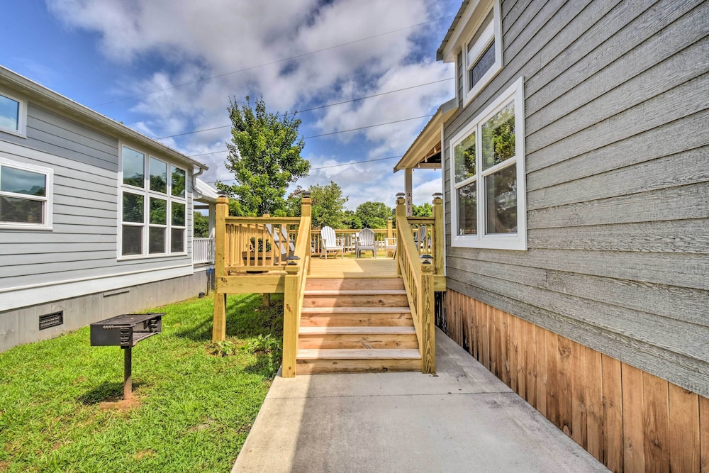 Lakeside Tiny Home Retreat w/ Pool & Hot Tub