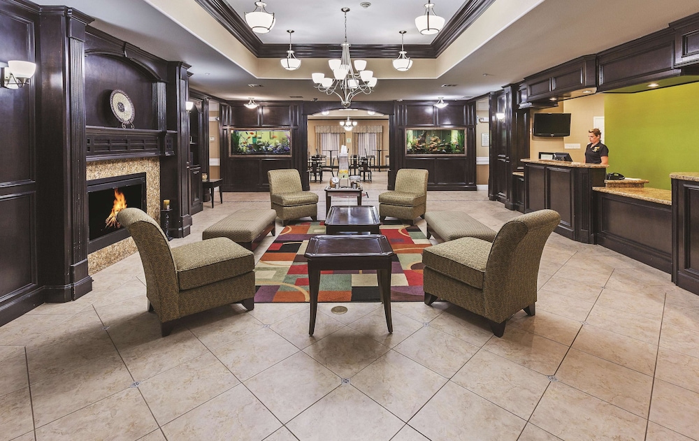 La Quinta Inn & Suites by Wyndham Livingston view 2