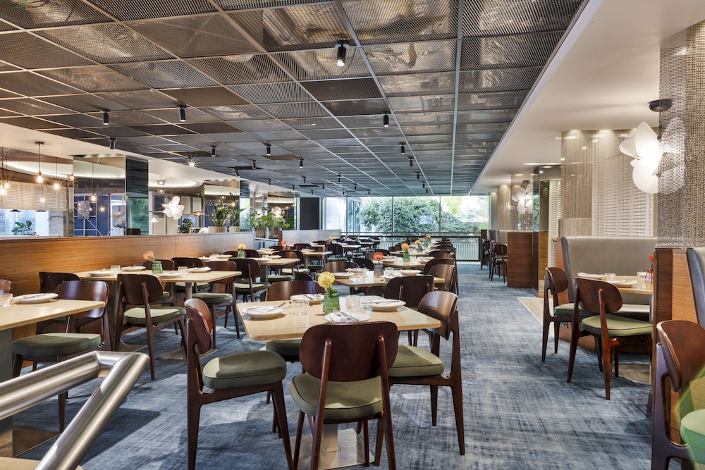 West Drayton Vacations - Radisson RED Hotel London Heathrow - Property Image 7