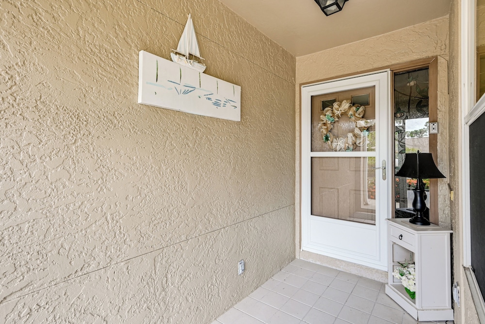 Extended Stay in Estero: Townhome w/ Lake Views!