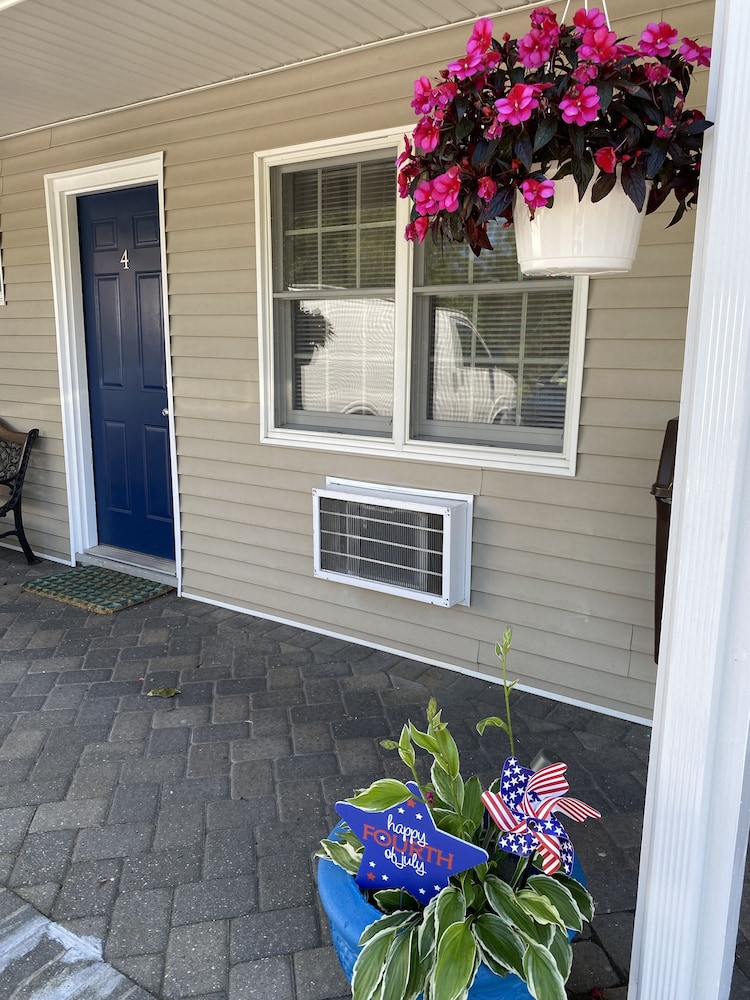 Westhampton Seabreeze Motel
