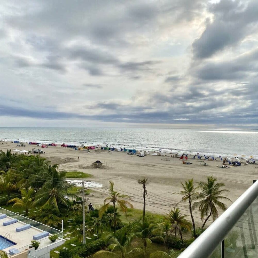 w Stunning 2BR w Pool n AC in Sunny Cartagena