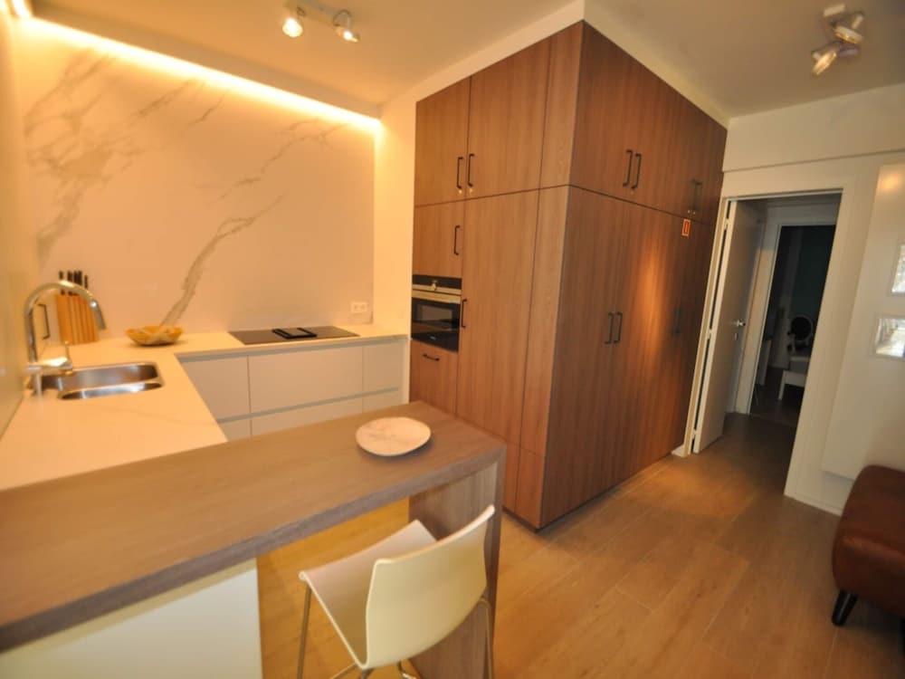 Modern 5th Floor Apartment