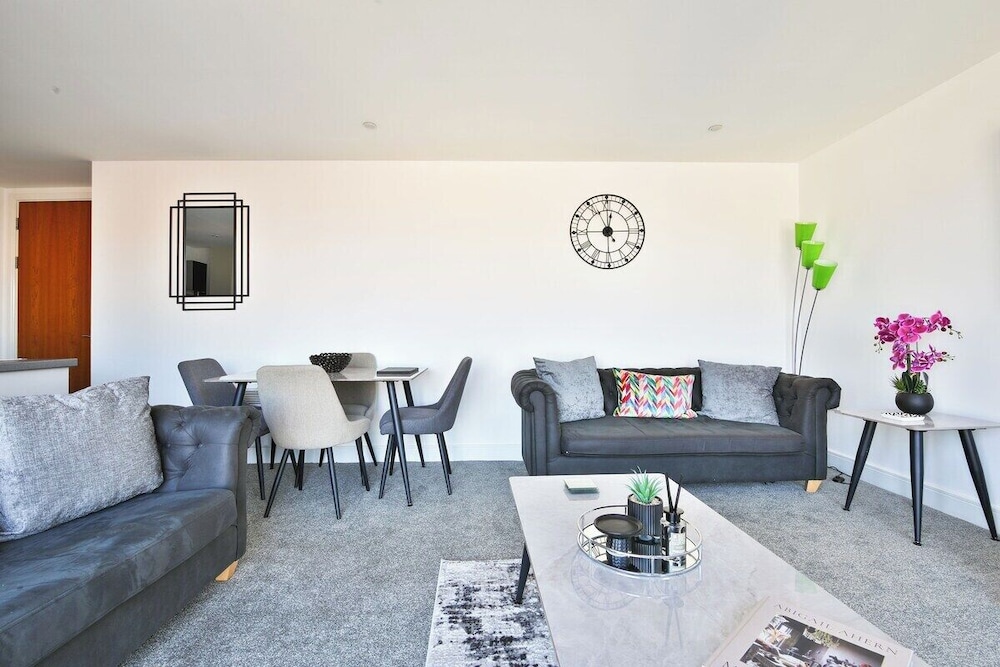 Just Stay Wales Beautiful 1 Bed Flat - Marina View