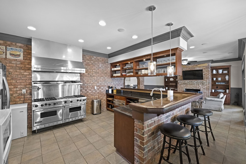 Make a Big Splash in 7BR Lake Norman Home!