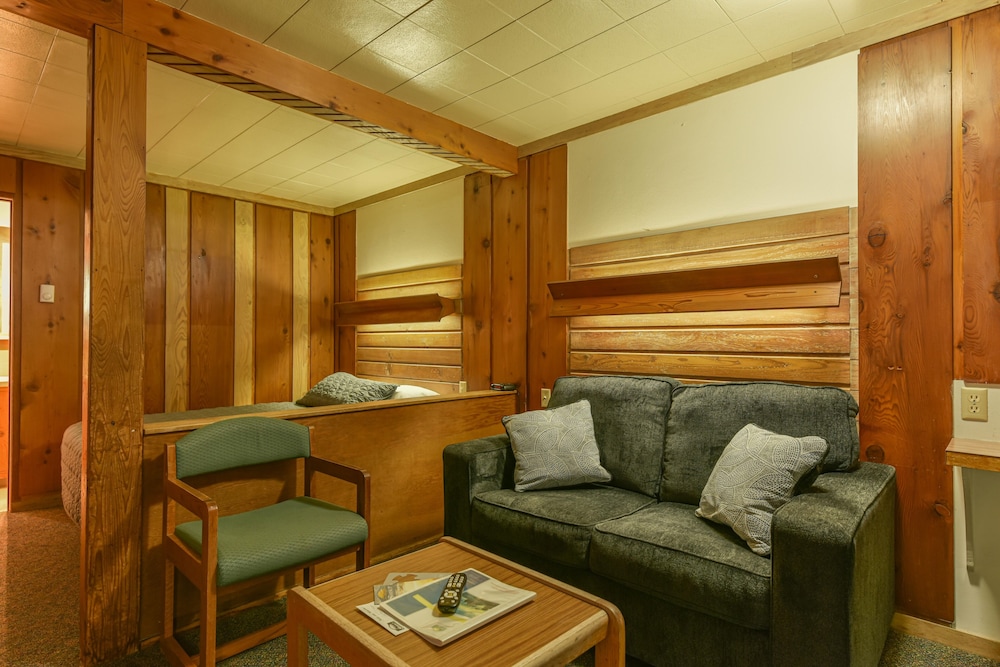 Sunset Oceanfront Lodging