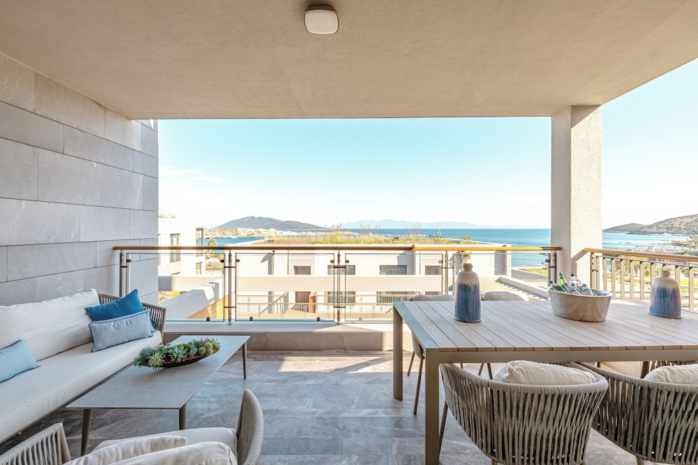 3-Bedroom Beachfront Villa with Hotel Amenities