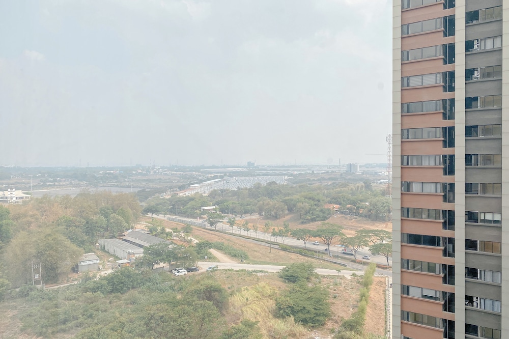 Homey And Comfort 2Br At Meikarta Apartment view 2