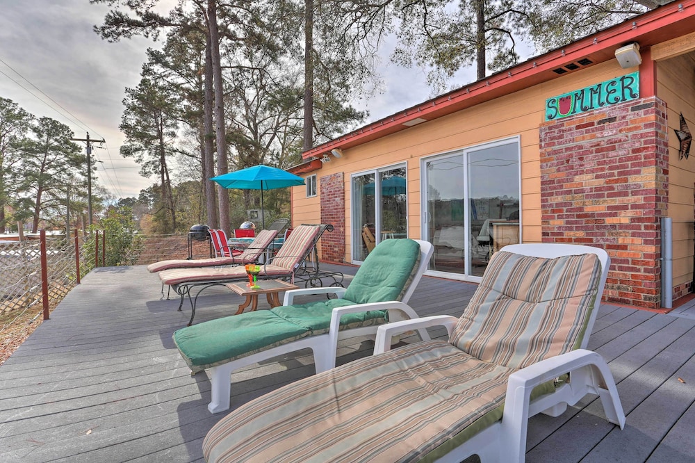 Lakeside Pleasure Island Cabin w/ Deck  Gas Grill - Property Image 11