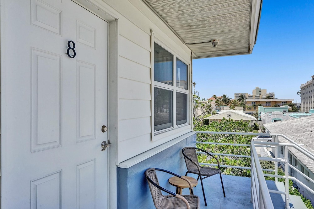 Marine Villas 8 in Hollywood