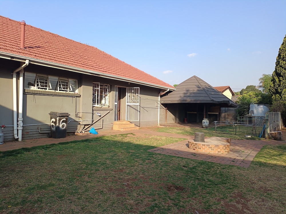 JM TOURS & SAFARIS GUESTHOUSE