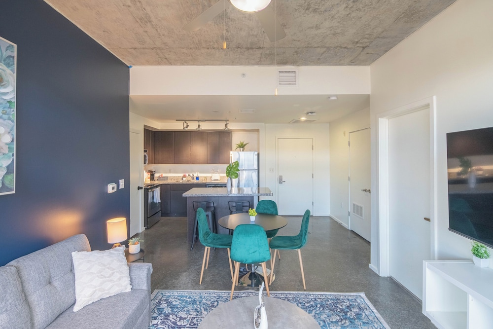 ROVE LIVING/KL - Roosevelt Point