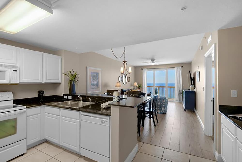 Calypso 2-2108 West