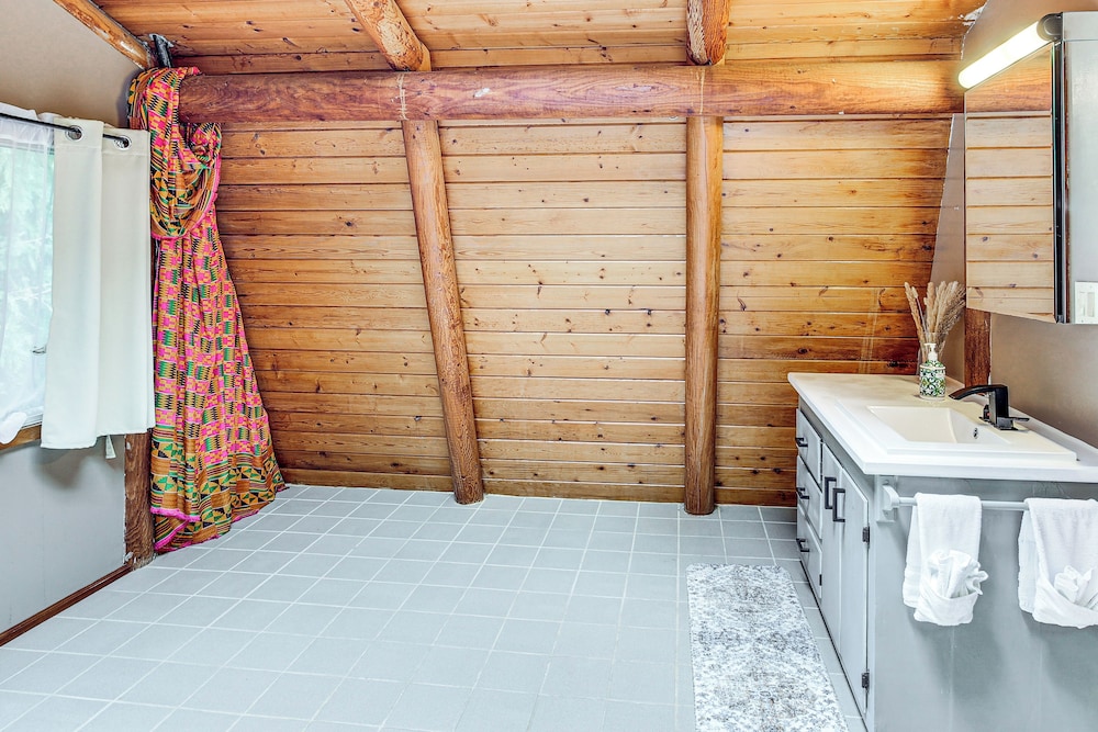 Lake Margaret Access: Boho Log Cabin w/ Backyard